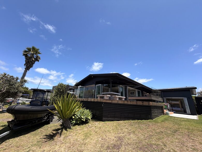 Omaha Beach House with Open-Air Living and Gulf Views - Omaha, New Zealand