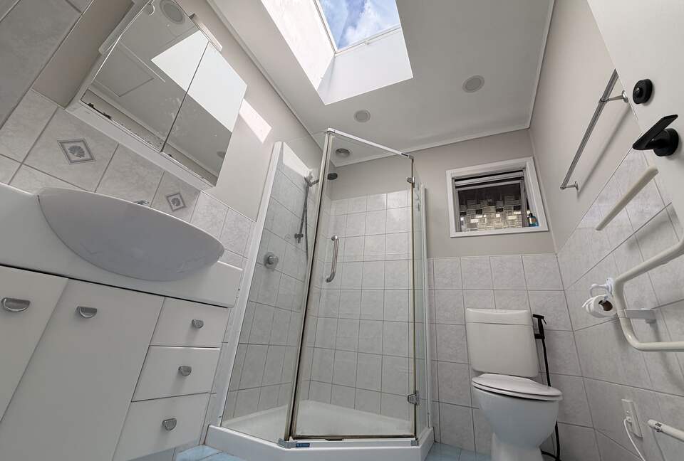 Omaha Beach House with Open-Air Living and Gulf Views - Omaha, New Zealand