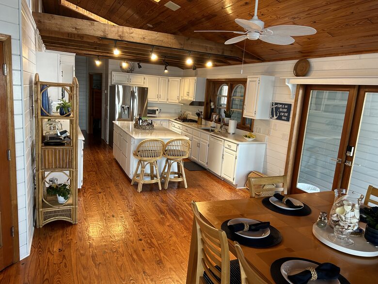 Old Florida Waterfront Escape - Homosassa, Florida