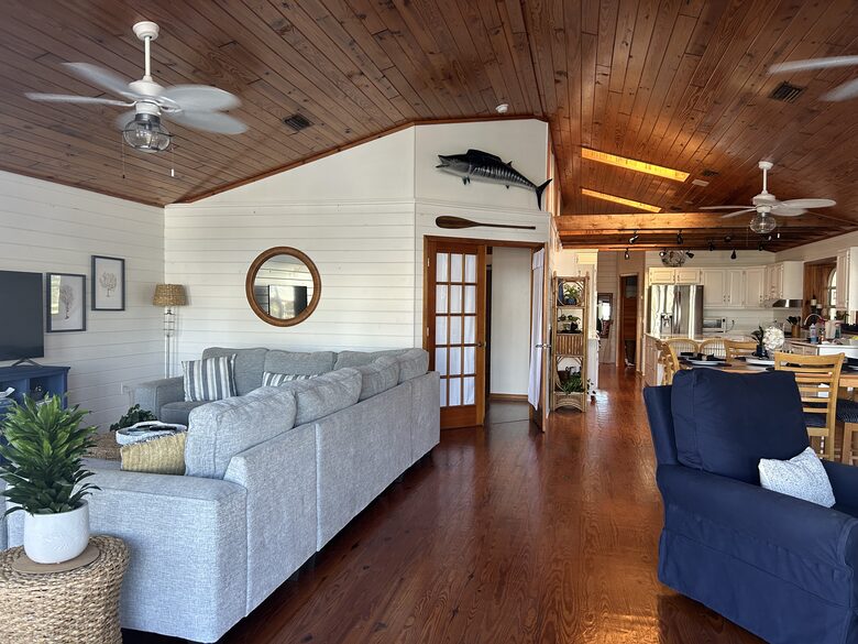 Old Florida Waterfront Escape - Homosassa, Florida