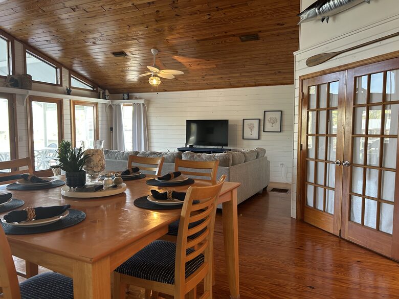 Old Florida Waterfront Escape - Homosassa, Florida