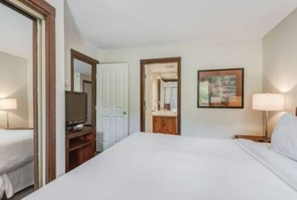 Blackcomb Mountain Ski-In Ski-Out Family Retreat - Whistler, Canada