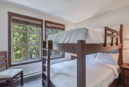 Blackcomb Mountain Ski-In Ski-Out Family Retreat - Whistler, Canada