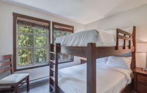 Blackcomb Mountain Ski-In Ski-Out Family Retreat - Whistler, Canada