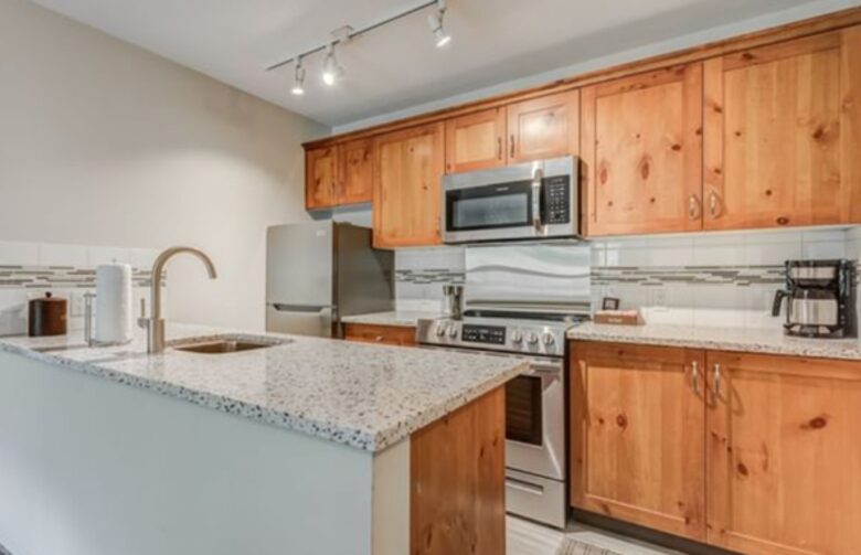 Blackcomb Mountain Ski-In Ski-Out Family Retreat - Whistler, Canada