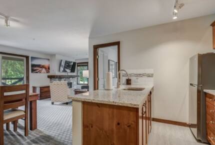 Blackcomb Mountain Ski-In Ski-Out Family Retreat - Whistler, Canada