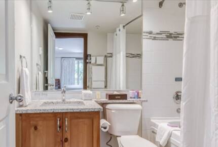 Blackcomb Mountain Ski-In Ski-Out Family Retreat - Whistler, Canada