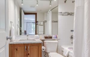 Blackcomb Mountain Ski-In Ski-Out Family Retreat - Whistler, Canada