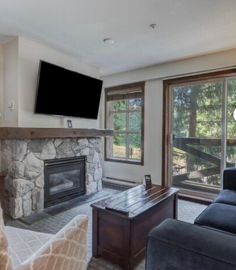 Blackcomb Mountain Ski-In Ski-Out Family Retreat - Whistler, Canada