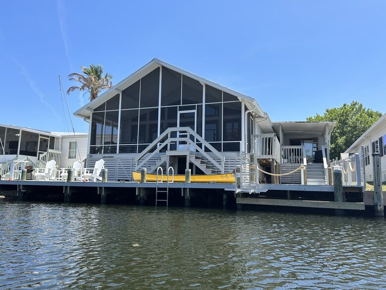 Old Florida Waterfront Escape - Homosassa, Florida