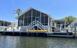 Old Florida Waterfront Escape - Homosassa, Florida