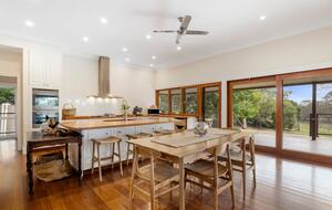 Historic Coastal Farmhouse with Private Jetty Minutes to the Beach - Way Way, Australia