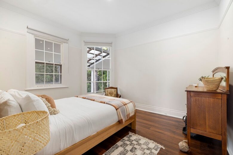 Historic Coastal Farmhouse with Private Jetty Minutes to the Beach - Way Way, Australia