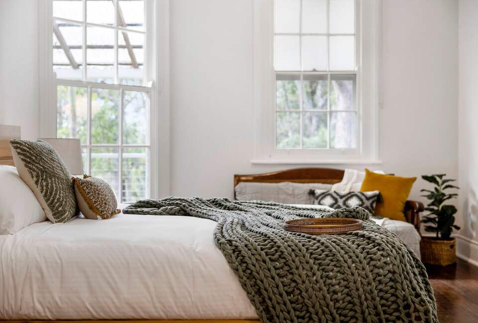 Historic Coastal Farmhouse with Private Jetty Minutes to the Beach - Way Way, Australia