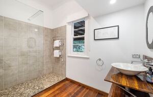 Historic Coastal Farmhouse with Private Jetty Minutes to the Beach - Way Way, Australia