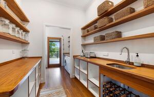 Historic Coastal Farmhouse with Private Jetty Minutes to the Beach - Way Way, Australia