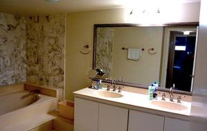 Miami Beach, Mid-Beach Large 2BR Beach Front on Collins Ave. - Comfortably Sleeps 4-6 - Miami Beach, Florida