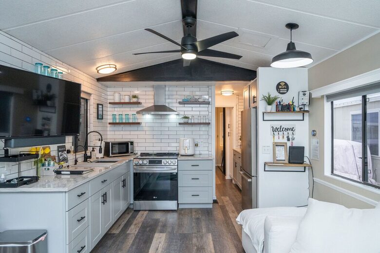 Lake Havasu Waterfront Tiny Home - Lake Havasu City, Arizona
