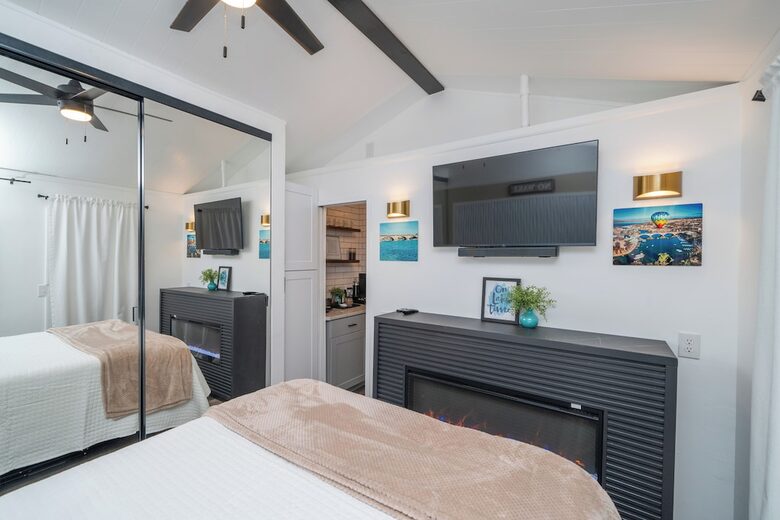 Lake Havasu Waterfront Tiny Home - Lake Havasu City, Arizona