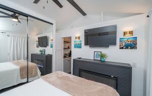 Lake Havasu Waterfront Tiny Home - Lake Havasu City, Arizona