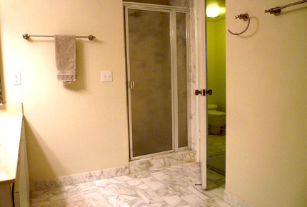 Miami Beach, Mid-Beach Large 2BR Beach Front on Collins Ave. - Comfortably Sleeps 4-6 - Miami Beach, Florida