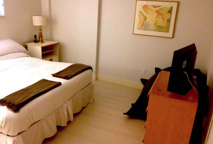 Miami Beach, Mid-Beach Large 2BR Beach Front on Collins Ave. - Comfortably Sleeps 4-6 - Miami Beach, Florida
