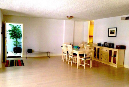 Miami Beach, Mid-Beach Large 2BR Beach Front on Collins Ave. - Comfortably Sleeps 4-6