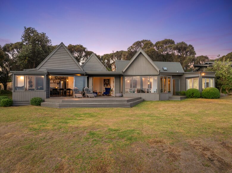 A Coastal Retreat with Panoramic Ocean Views in Kilcunda - Kilcunda, Australia