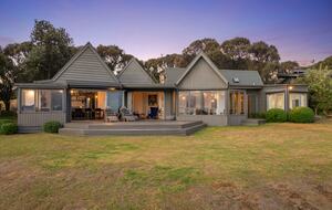 A Coastal Retreat with Panoramic Ocean Views in Kilcunda - Kilcunda, Australia