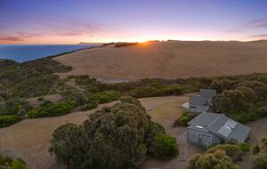 A Coastal Retreat with Panoramic Ocean Views in Kilcunda - Kilcunda, Australia