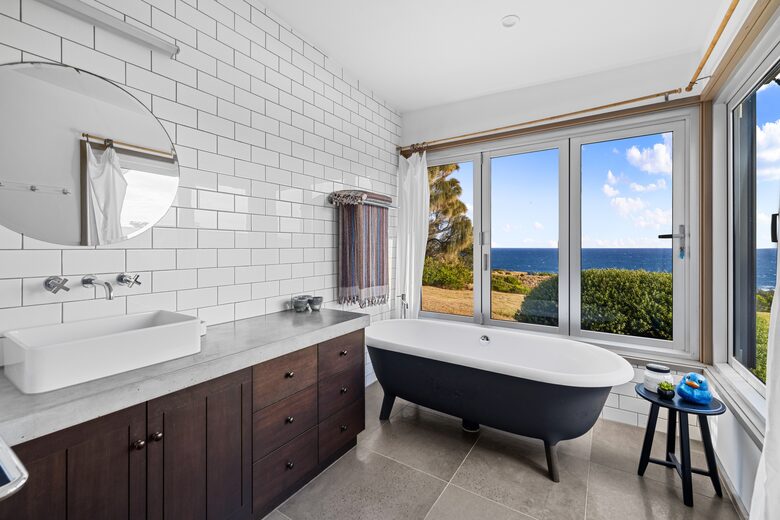 A Coastal Retreat with Panoramic Ocean Views in Kilcunda - Kilcunda, Australia