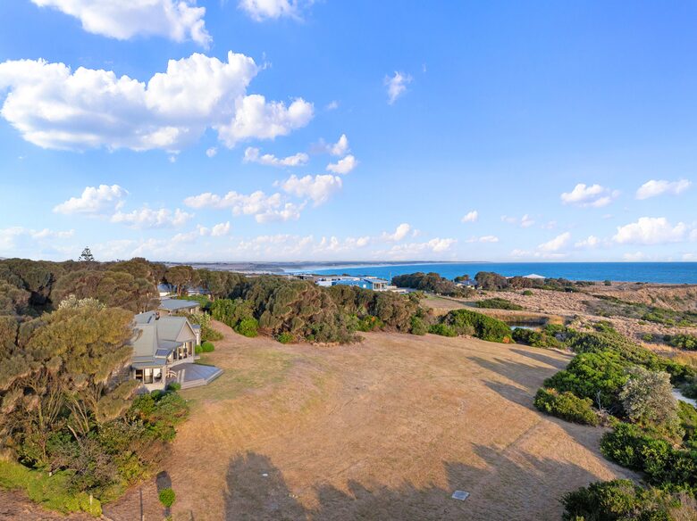 A Coastal Retreat with Panoramic Ocean Views in Kilcunda - Kilcunda, Australia