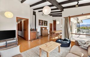 Elevated Family Home with Lake and Mountain Views in Wānaka - Wānaka, New Zealand