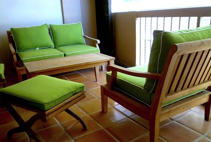 Miami Beach, Mid-Beach Large 2BR Beach Front on Collins Ave. - Comfortably Sleeps 4-6 - Miami Beach, Florida