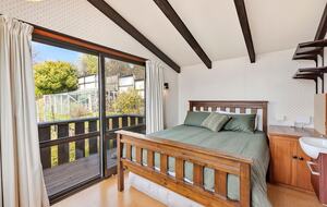 Elevated Family Home with Lake and Mountain Views in Wānaka - Wānaka, New Zealand