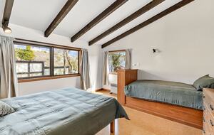 Elevated Family Home with Lake and Mountain Views in Wānaka - Wānaka, New Zealand