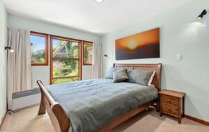 Elevated Family Home with Lake and Mountain Views in Wānaka - Wānaka, New Zealand