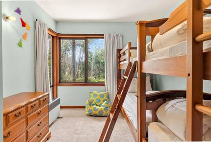 Elevated Family Home with Lake and Mountain Views in Wānaka - Wānaka, New Zealand