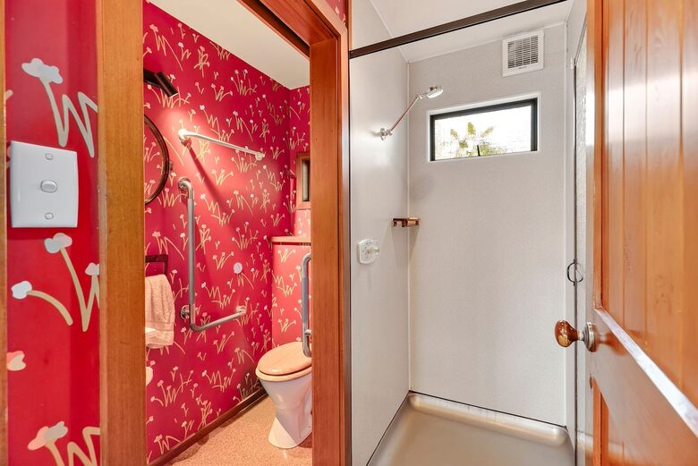 Elevated Family Home with Lake and Mountain Views in Wānaka - Wānaka, New Zealand