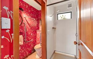 Elevated Family Home with Lake and Mountain Views in Wānaka - Wānaka, New Zealand