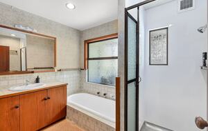 Elevated Family Home with Lake and Mountain Views in Wānaka - Wānaka, New Zealand