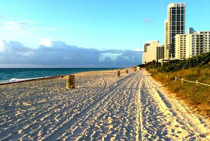 Miami Beach, Mid-Beach Large 2BR Beach Front on Collins Ave. - Comfortably Sleeps 4-6