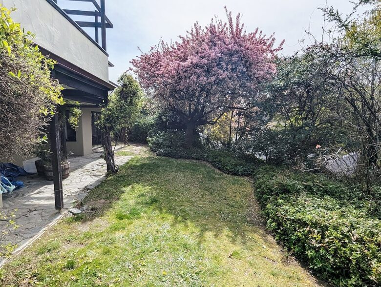 Elevated Family Home with Lake and Mountain Views in Wānaka - Wānaka, New Zealand