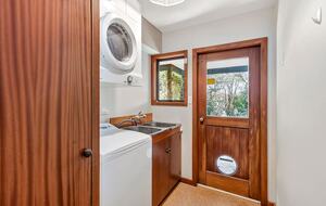 Elevated Family Home with Lake and Mountain Views in Wānaka - Wānaka, New Zealand