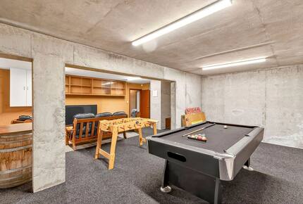 Elevated Family Home with Lake and Mountain Views in Wānaka - Wānaka, New Zealand