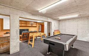 Elevated Family Home with Lake and Mountain Views in Wānaka - Wānaka, New Zealand