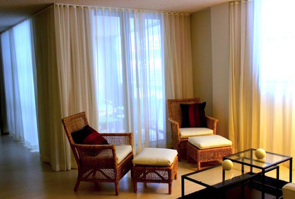 Miami Beach, Mid-Beach Large 2BR Beach Front on Collins Ave. - Comfortably Sleeps 4-6 - Miami Beach, Florida