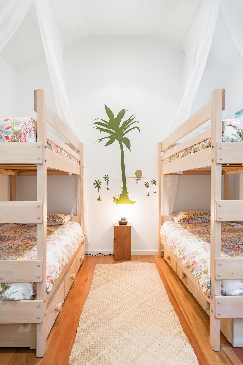 Secluded National Park Beach House - Great Mackerel Beach, Australia