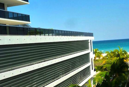 Miami Beach, Mid-Beach Large 2BR Beach Front on Collins Ave. - Comfortably Sleeps 4-6 - Miami Beach, Florida