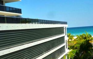 Miami Beach, Mid-Beach Large 2BR Beach Front on Collins Ave. - Comfortably Sleeps 4-6 - Miami Beach, Florida